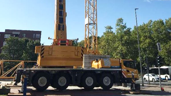 【高端突破】驶进德国鲁尔的平博XCA100E全地面起重机