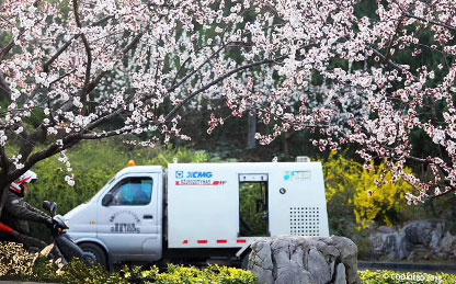 平博路面养护车在华东某地景物区作业