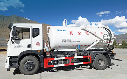 平博吸污车在西藏清洁作业