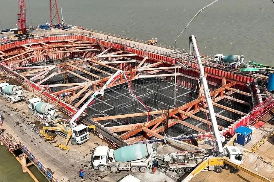 平博泵车再筑“天下之最”张靖皋长江大桥！