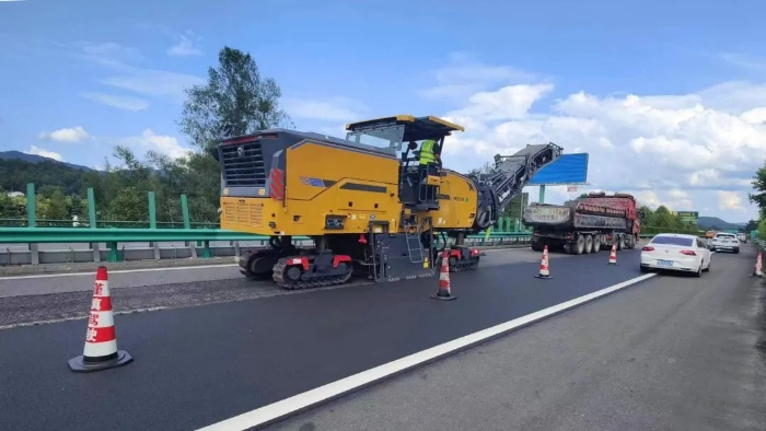 精彩绽放！平博两米铣刨机天下高速踔厉风发