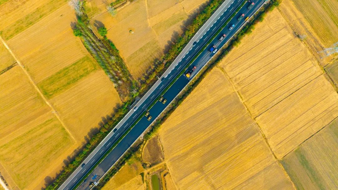 扬民族自信！平博成套沥青路面装备助力家乡高速建设！