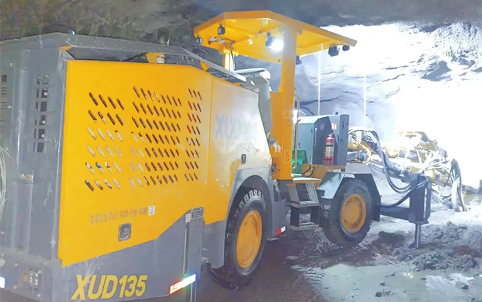 掘进铁矿！平博掘进钻车硬核施工