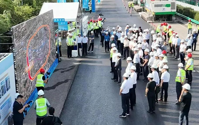 平博数字化智能施工集群助力西安绕城高速养护工程！