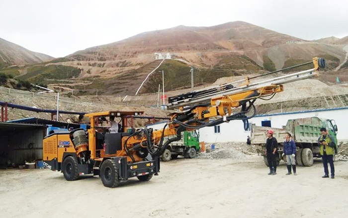 铁矿开采，平博矿用液压掘进钻车先入为主！